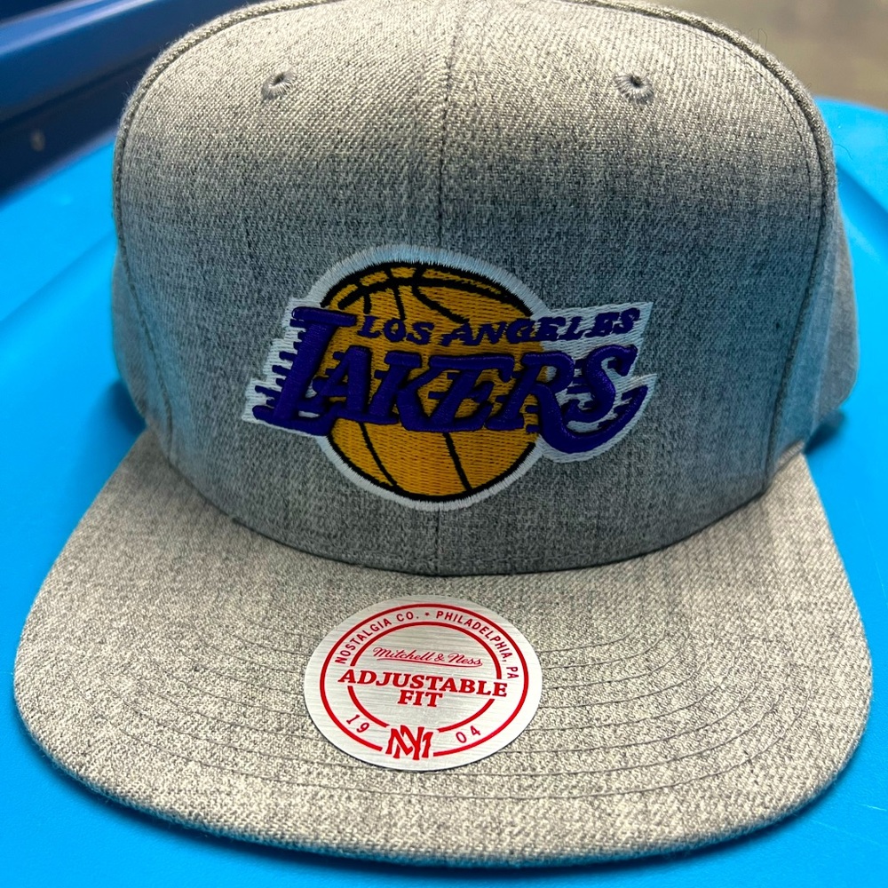 Men's Mitchell & Ness Gray Los Angeles Lakers Team Logo Snapback Hat